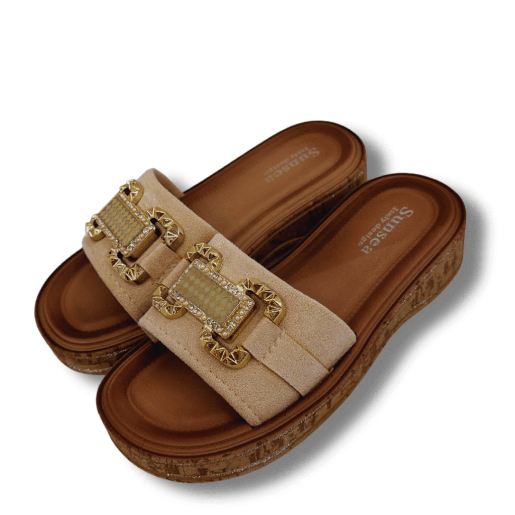 sandalias planas con decoración de ficha mujer beige